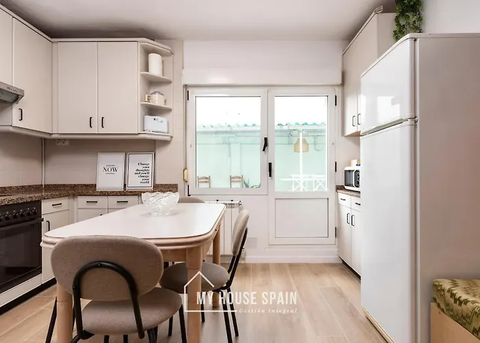 Myhousespain - Piso Reformado Con Patio Privado * Gijón