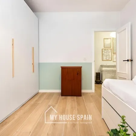 Myhousespain - Piso Reformado Con Patio Privado
