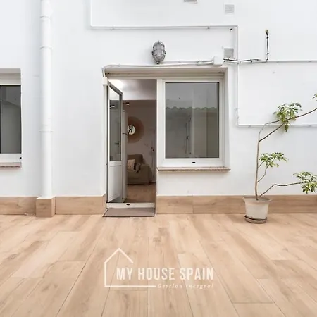 Apartment Myhousespain - Piso Reformado Con Patio Privado