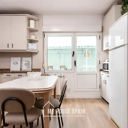 Myhousespain - Piso Reformado Con Patio Privado * Gijon